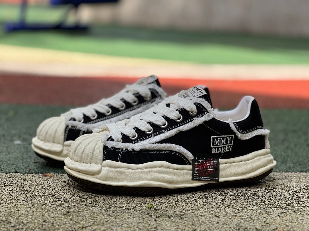 Maison Mihara Yasuhiro Blakey Original Sole Low-top Sneaker Black A02FW703 - Image 10