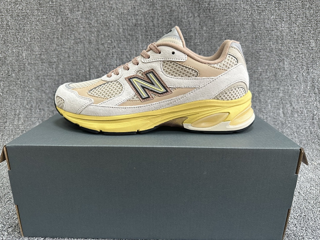 New Balance 2002R Sweet Caramel M2002RHD Cream Beige Yellow Lifestyle Sneakers
