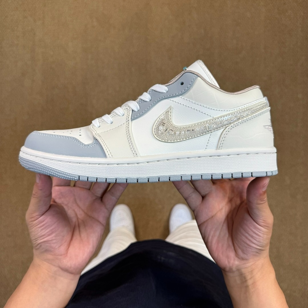 Air Jordan 1 Low SE Bling FJ2260-001 - Image 10