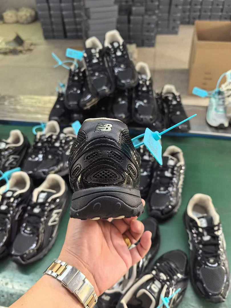 New Balance 2040 Black Mesh Patent Leather Lifestyle Running Sneakers - Image 5