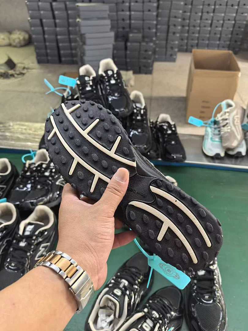 New Balance 2040 Black Mesh Patent Leather Lifestyle Running Sneakers - Image 6