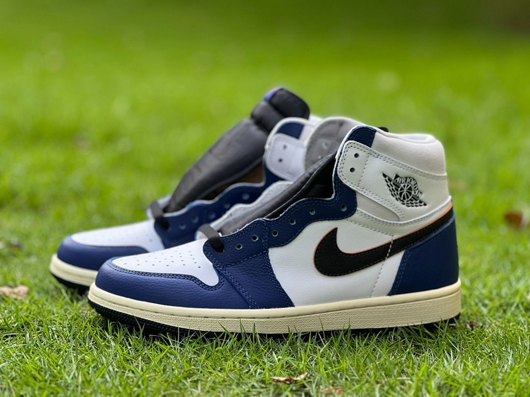 Air Jordan 1 Retro High OG Dark Marina Blue 555088-404