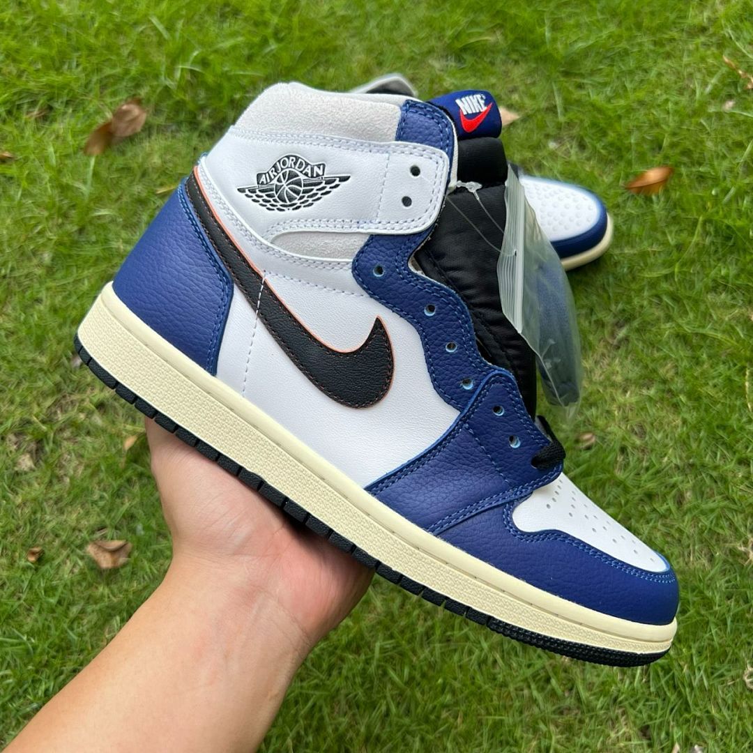 Air Jordan 1 Retro High OG Dark Marina Blue 555088-404 - Image 11