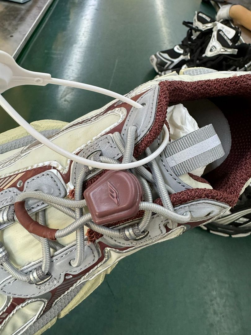 Balenciaga 3XL Trainer Beige/Red 734734W3XL69095 - Image 6