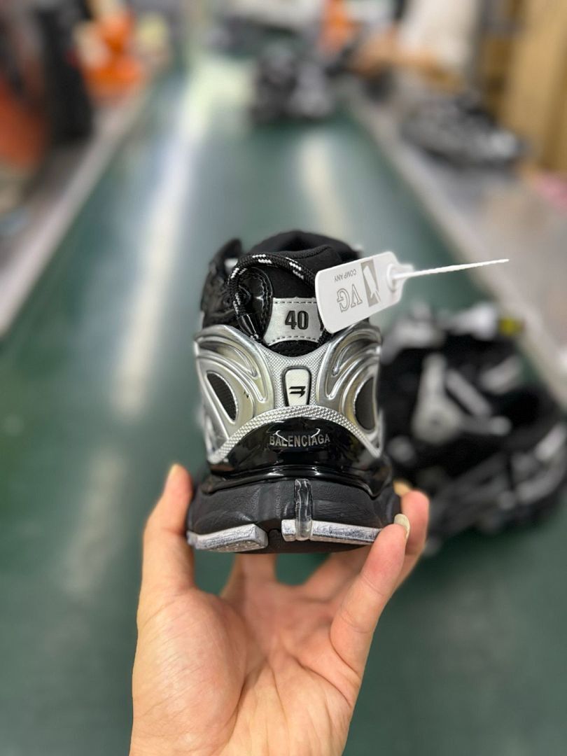 Balenciaga Runner Sneaker Black Grey - Image 4