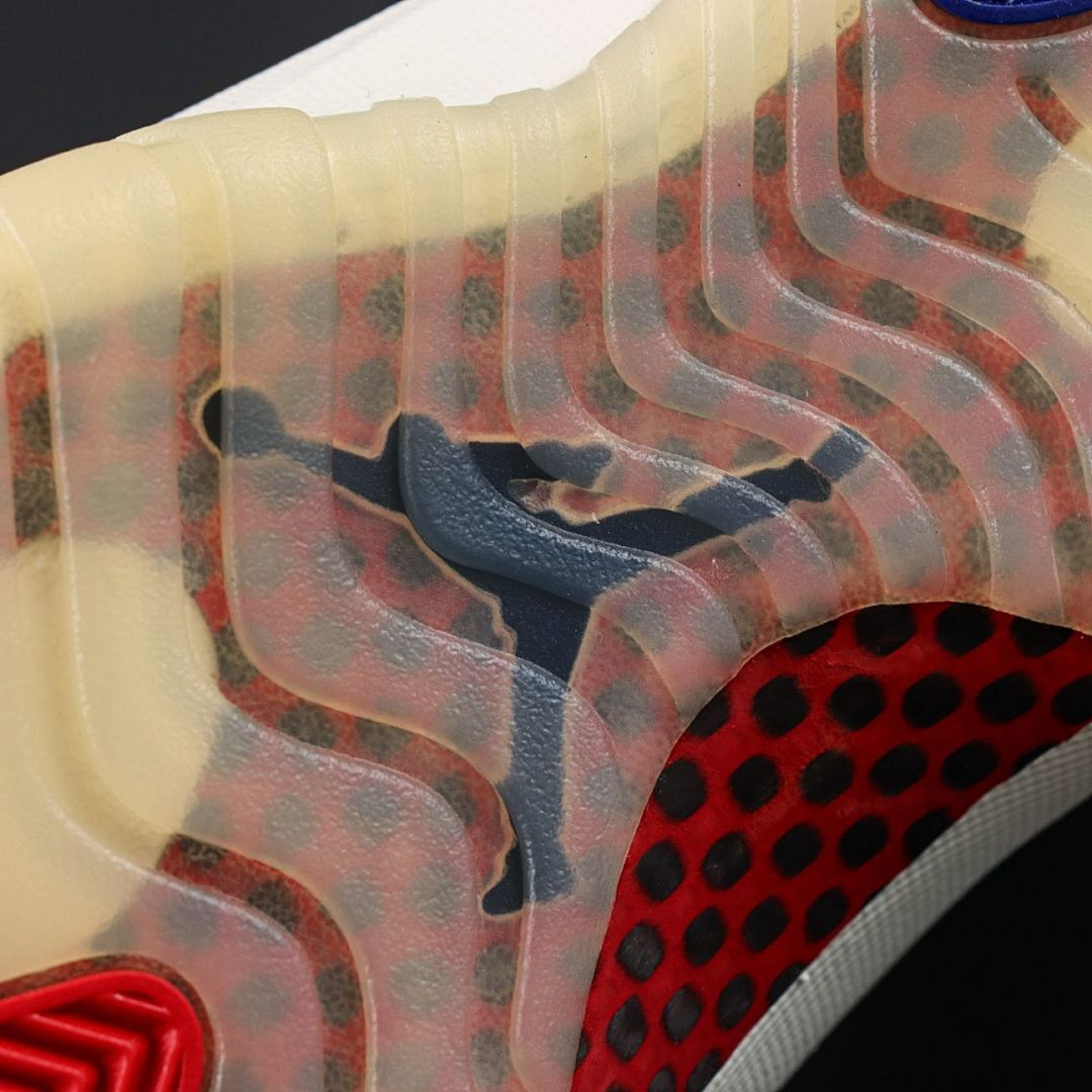 Air Jordan 11 Retro Royal Blue - Image 4