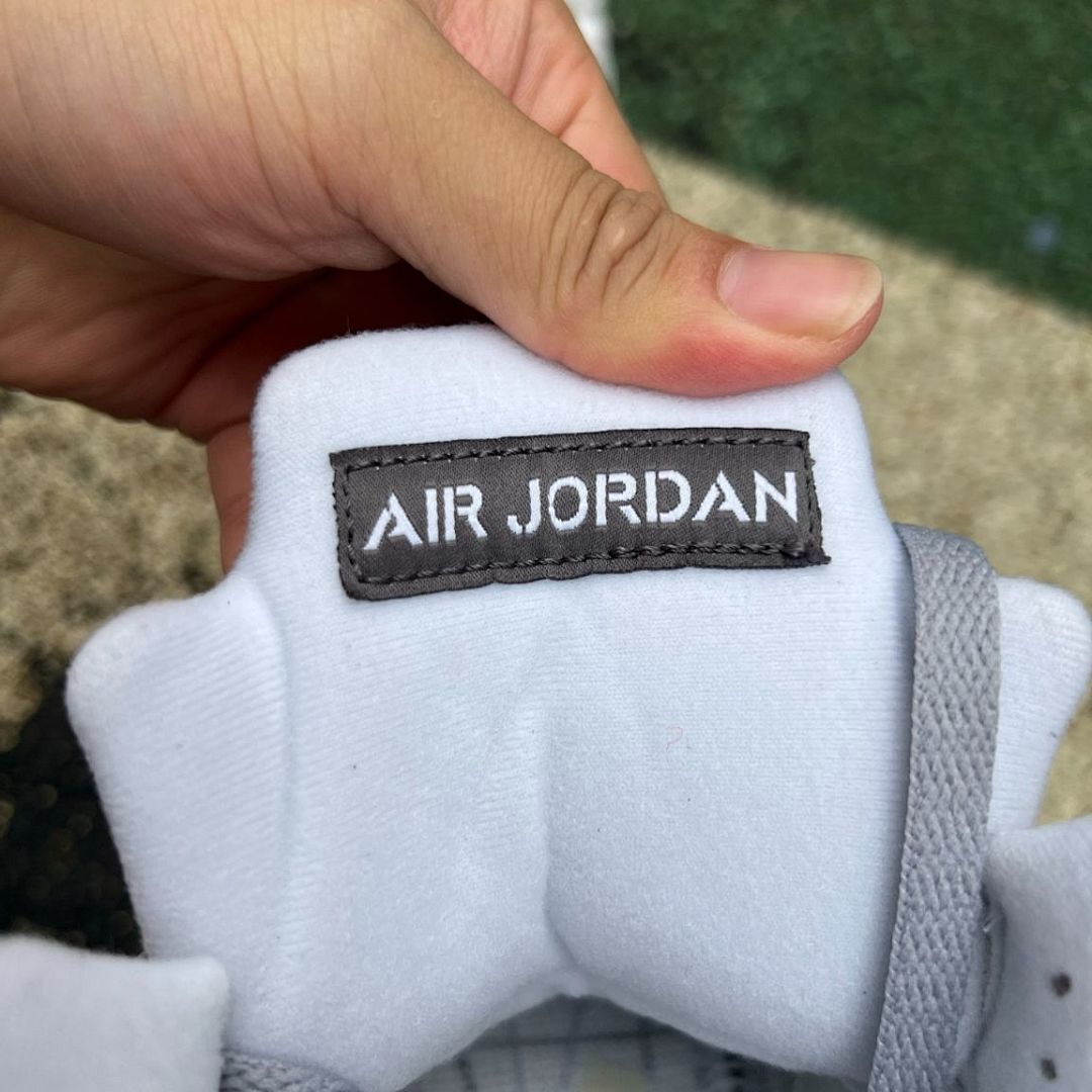 Air Jordan 5 Retro Wolf Grey 136027-005 - Image 4