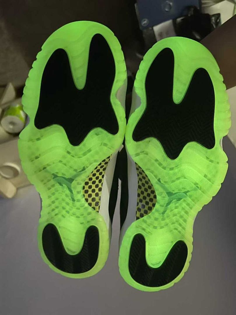 Air Jordan 11 Retro 'Glow in the Dark' - Image 3