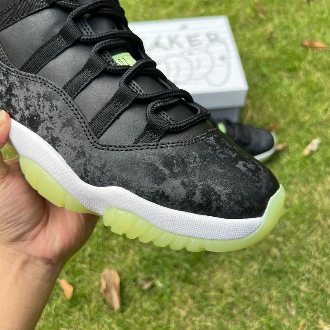 Air Jordan 11 Retro 'Glow in the Dark' - Image 8
