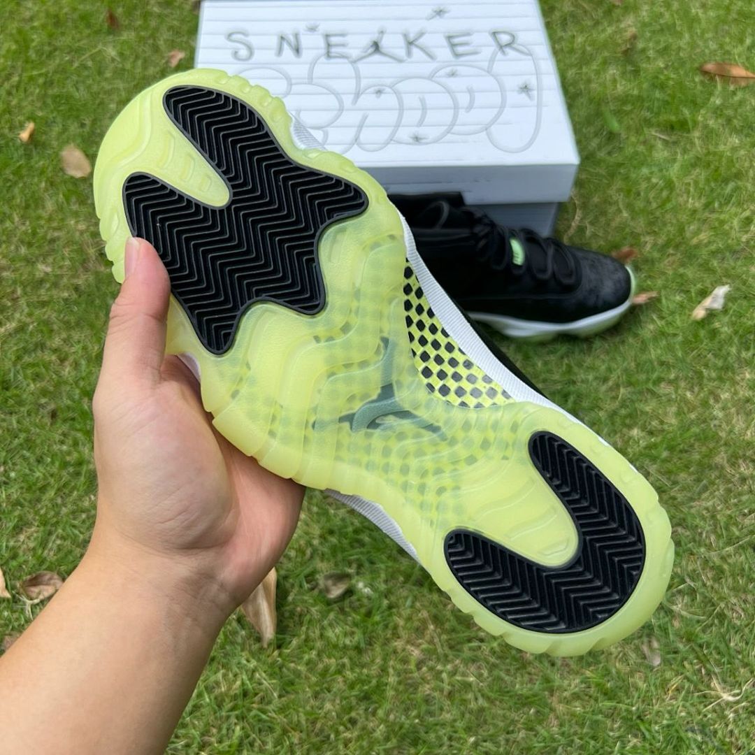 Air Jordan 11 Retro 'Glow in the Dark' - Image 11