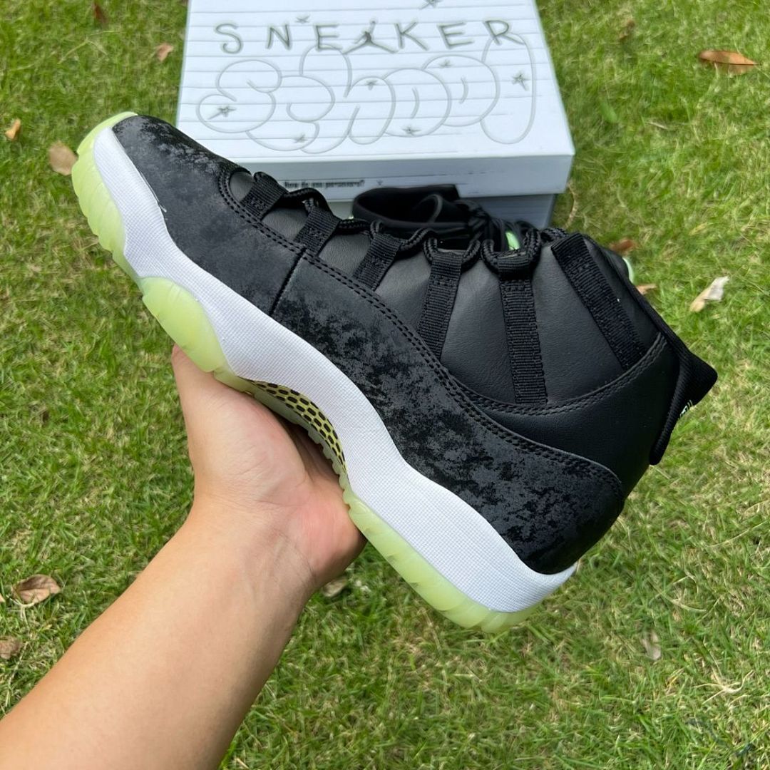 Air Jordan 11 Retro 'Glow in the Dark' - Image 12