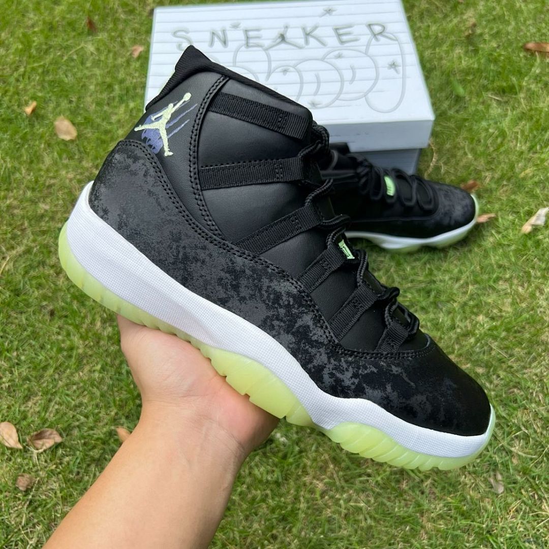 Air Jordan 11 Retro 'Glow in the Dark' - Image 14