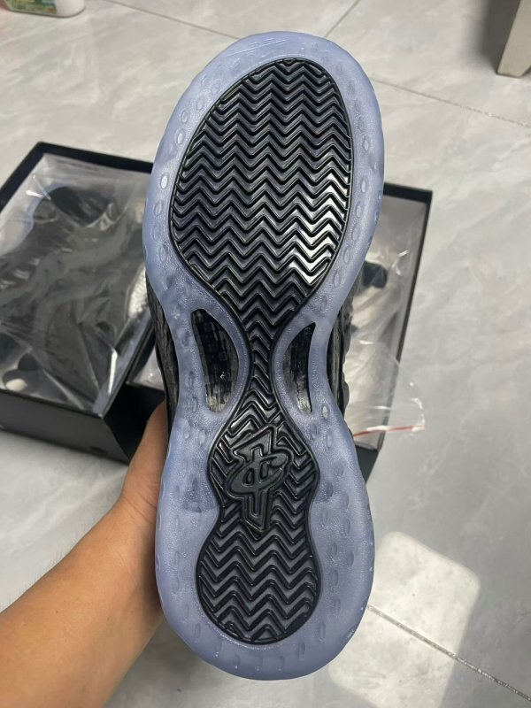 Nike Air Foamposite Pro Dark Grey Carbon Fiber 624041-007 - Image 3