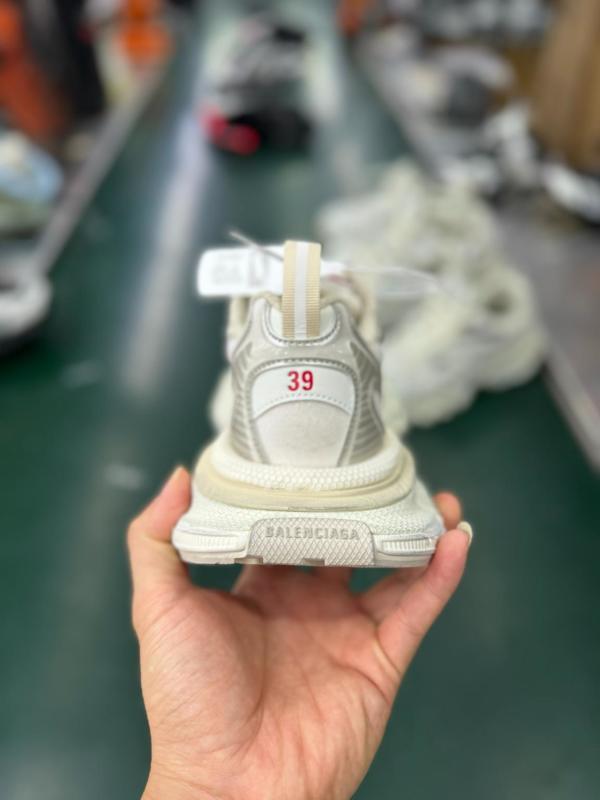 Balenciaga Runner Sneakers White 677403 W3RE1 9000 - Image 4