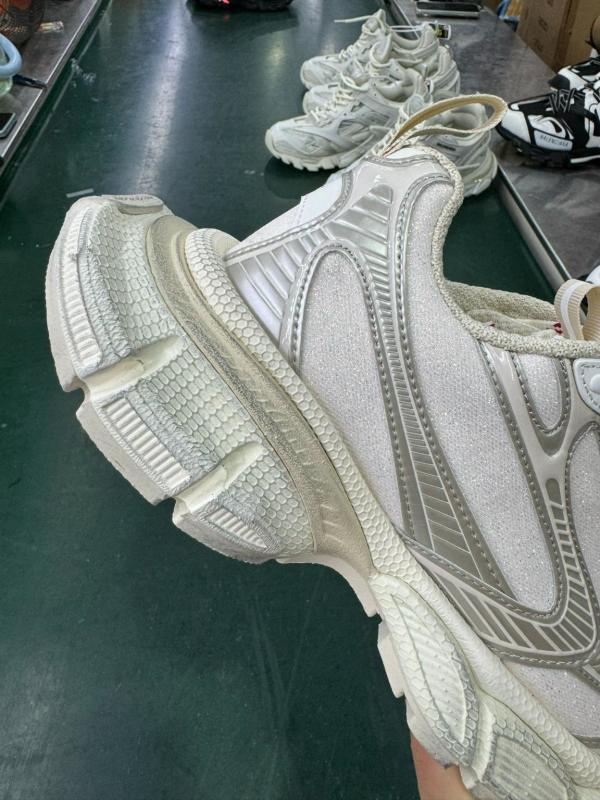 Balenciaga Runner Sneakers White 677403 W3RE1 9000 - Image 5