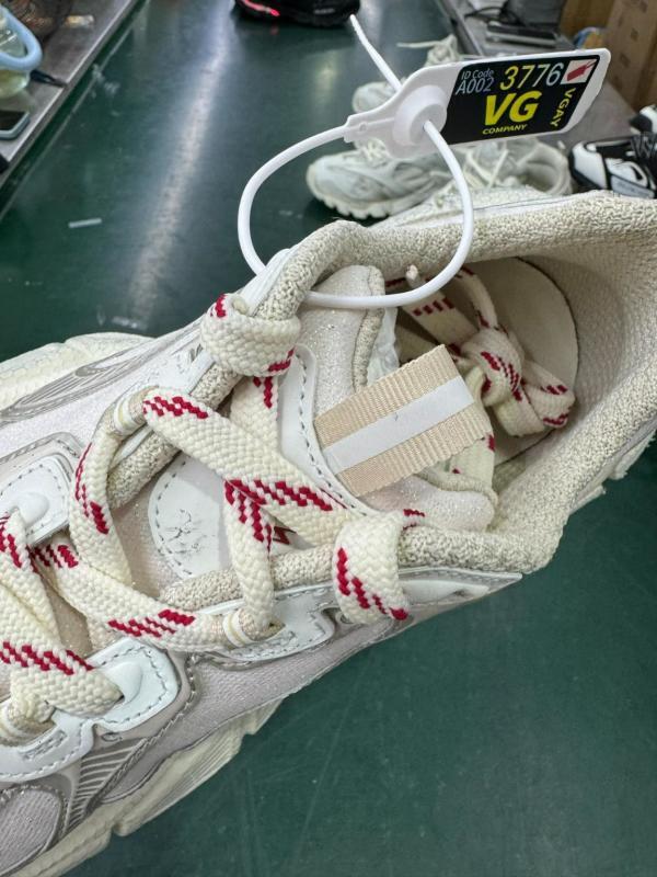 Balenciaga Runner Sneakers White 677403 W3RE1 9000 - Image 6