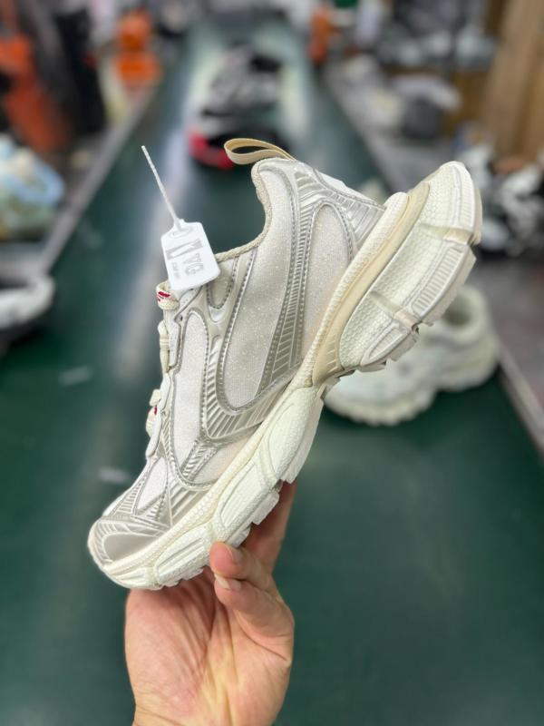 Balenciaga Runner Sneakers White 677403 W3RE1 9000 - Image 8