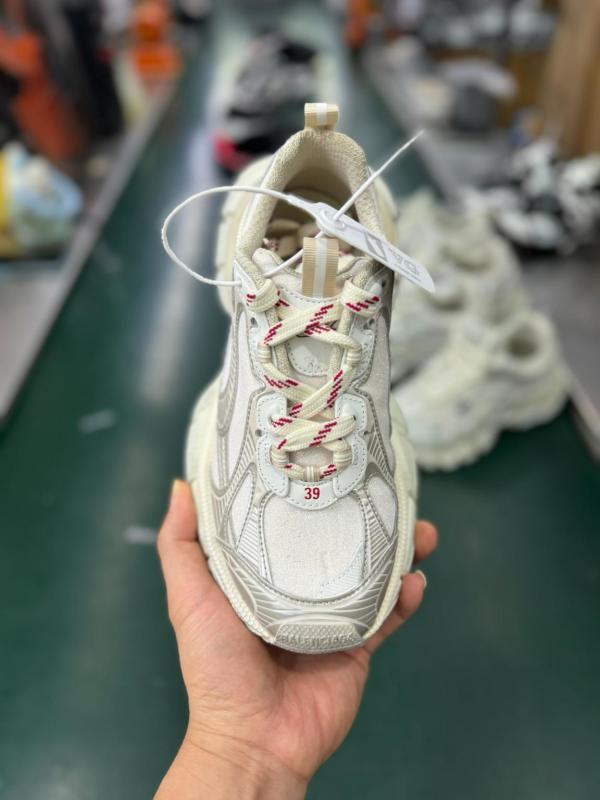 Balenciaga Runner Sneakers White 677403 W3RE1 9000 - Image 9