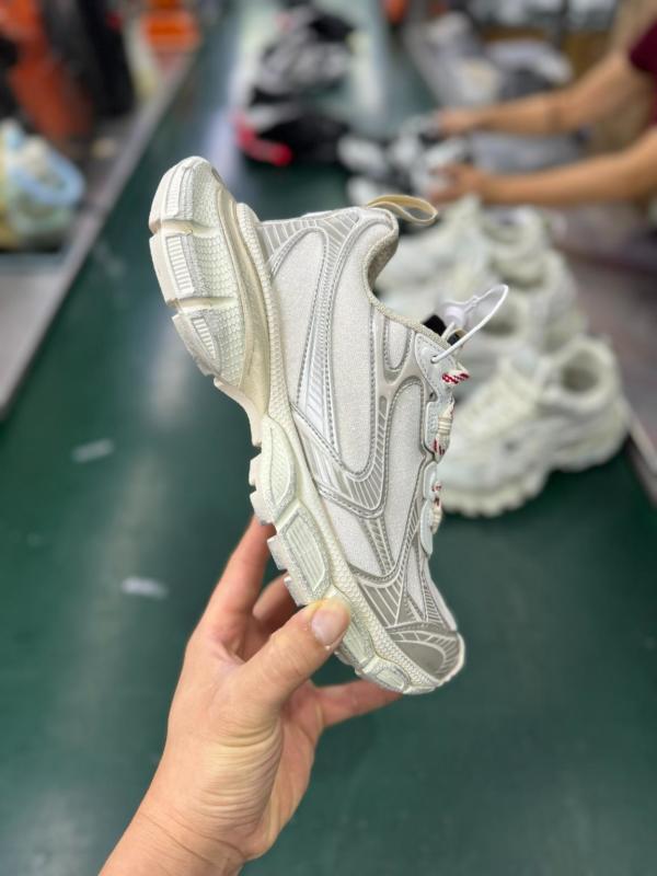 Balenciaga Runner Sneakers White 677403 W3RE1 9000 - Image 10