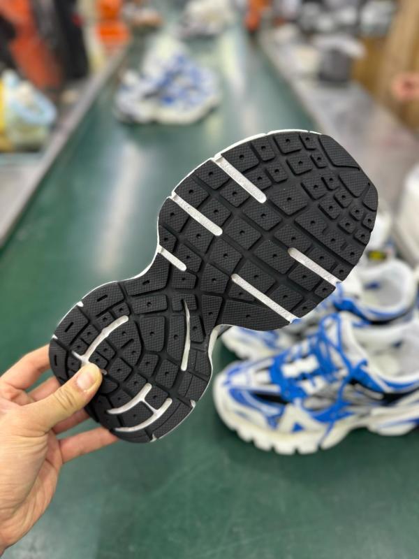 Balenciaga Runner Sneaker 677403 W3RB3 1000 Black Metallic Silver Glitter - Image 3