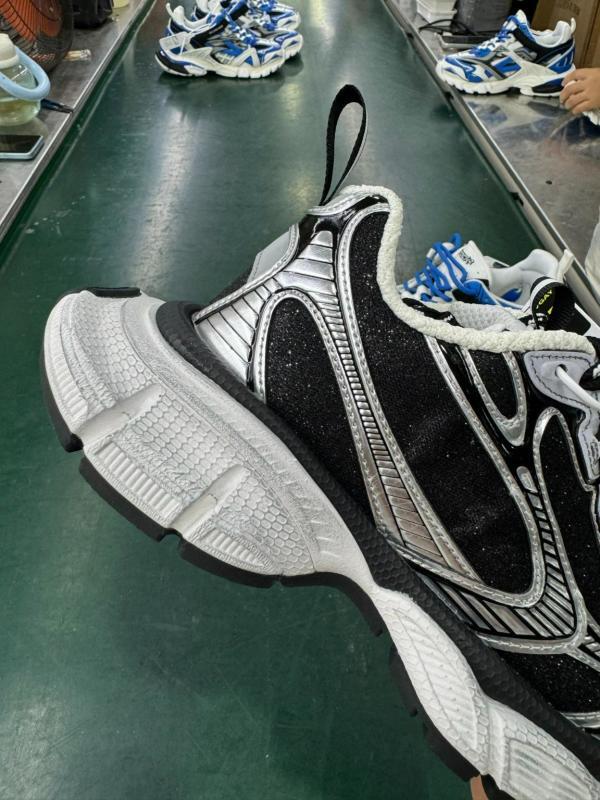 Balenciaga Runner Sneaker 677403 W3RB3 1000 Black Metallic Silver Glitter - Image 5