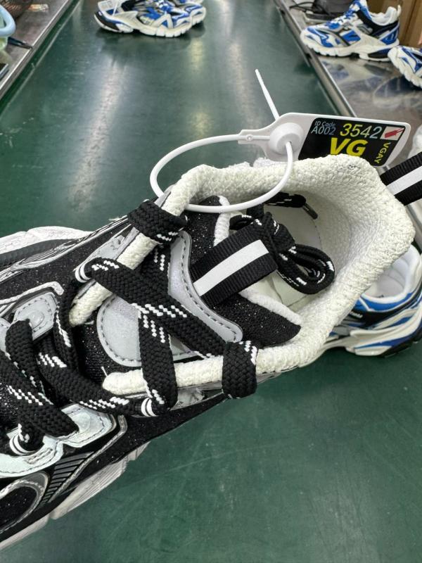 Balenciaga Runner Sneaker 677403 W3RB3 1000 Black Metallic Silver Glitter - Image 6