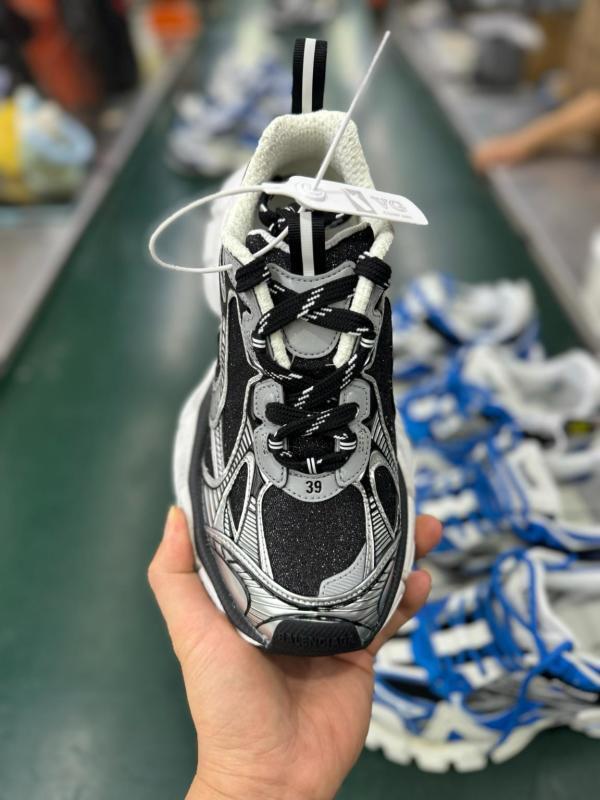 Balenciaga Runner Sneaker 677403 W3RB3 1000 Black Metallic Silver Glitter - Image 9