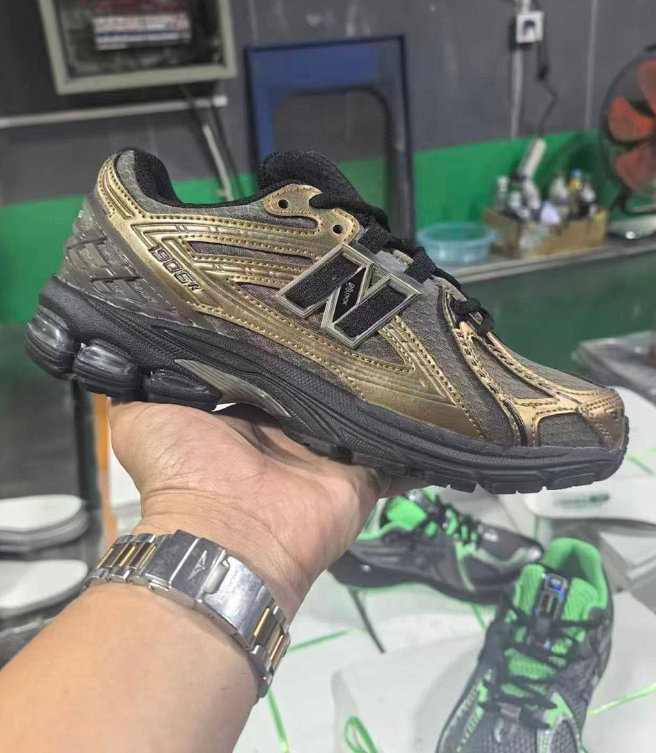 New Balance 1906R Black Metallic Gold Men's Sneakers M1906RCG