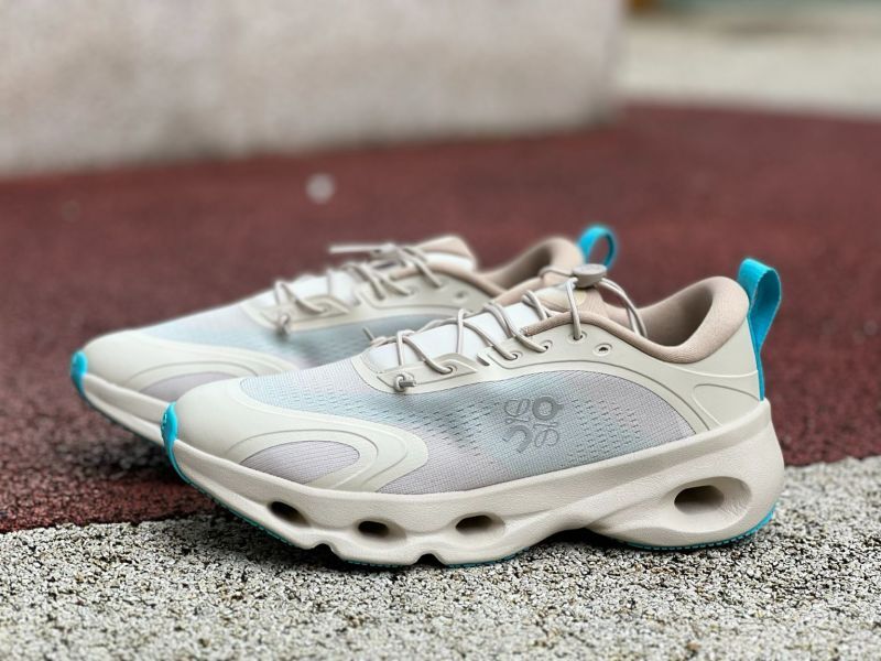 On Cloudtilt Undyed / Aqua - Image 10