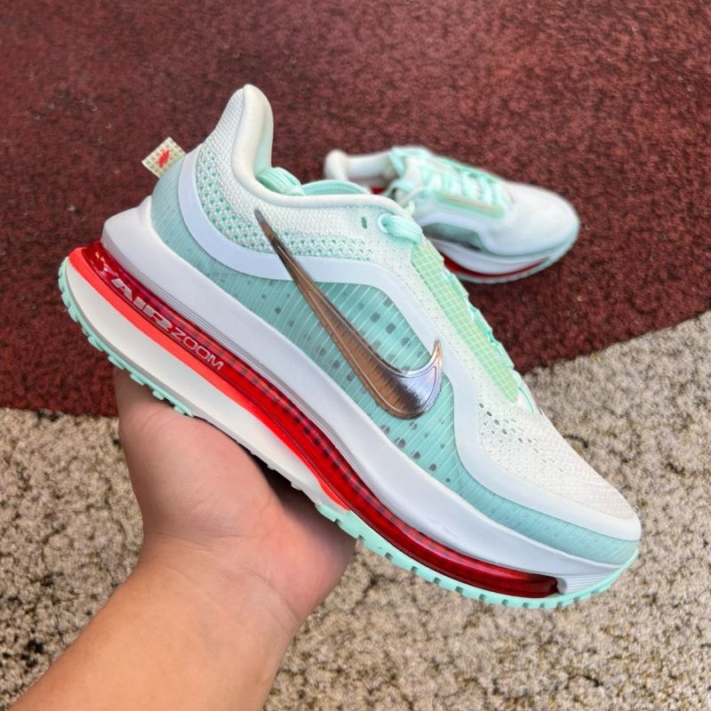 Nike Air Zoom Vomero 16 Barely Green Metallic Bronze Bright Crimson - Image 9