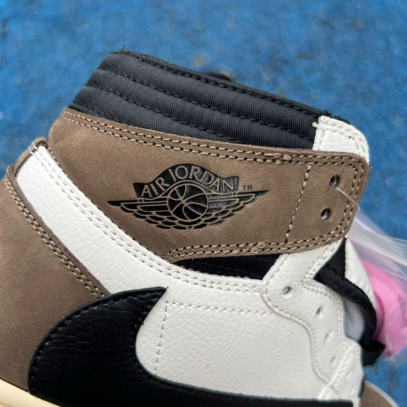 Air Jordan 1 Retro High OG Dark Mocha 555088-105 - Image 3