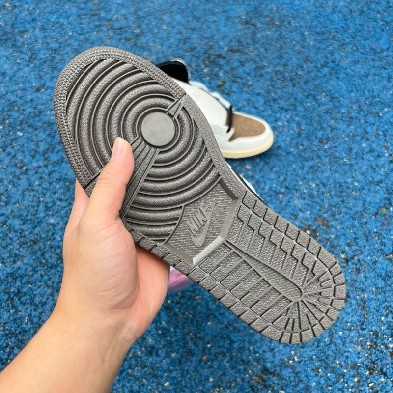 Air Jordan 1 Retro High OG Dark Mocha 555088-105 - Image 8