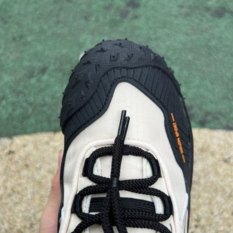 Kolon Sport Move Trail Vibram Sole Outdoor Shoes Black Beige - Image 4