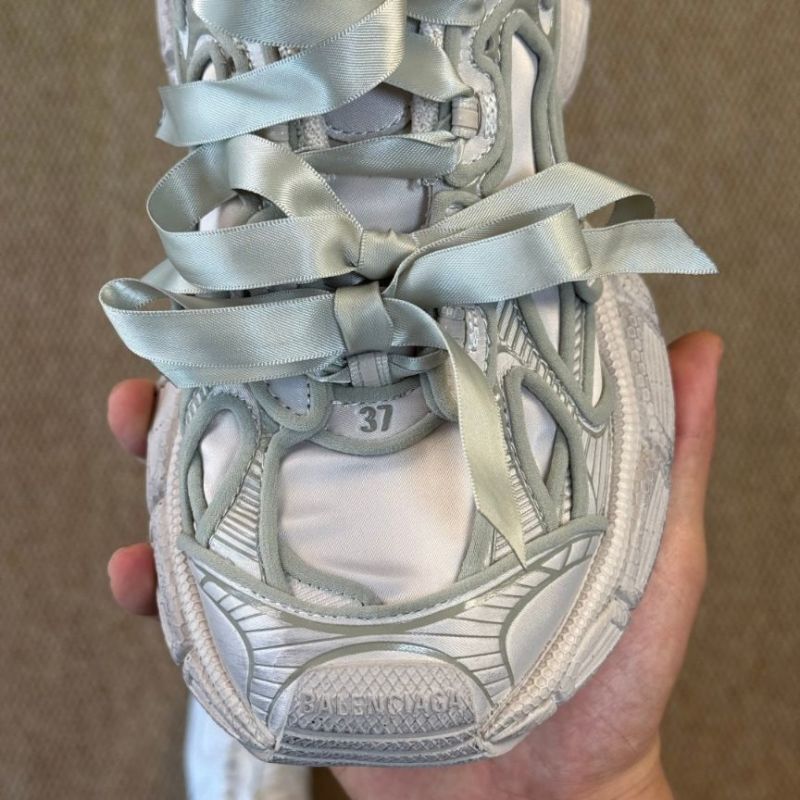 Balenciaga Runner Sneaker Ribbon Laces Light Grey - Image 4