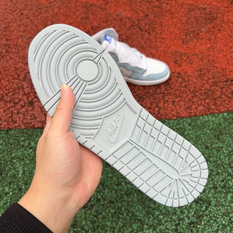 Air Jordan 1 Retro High OG "Hyper Royal" (555088-402) - Image 9