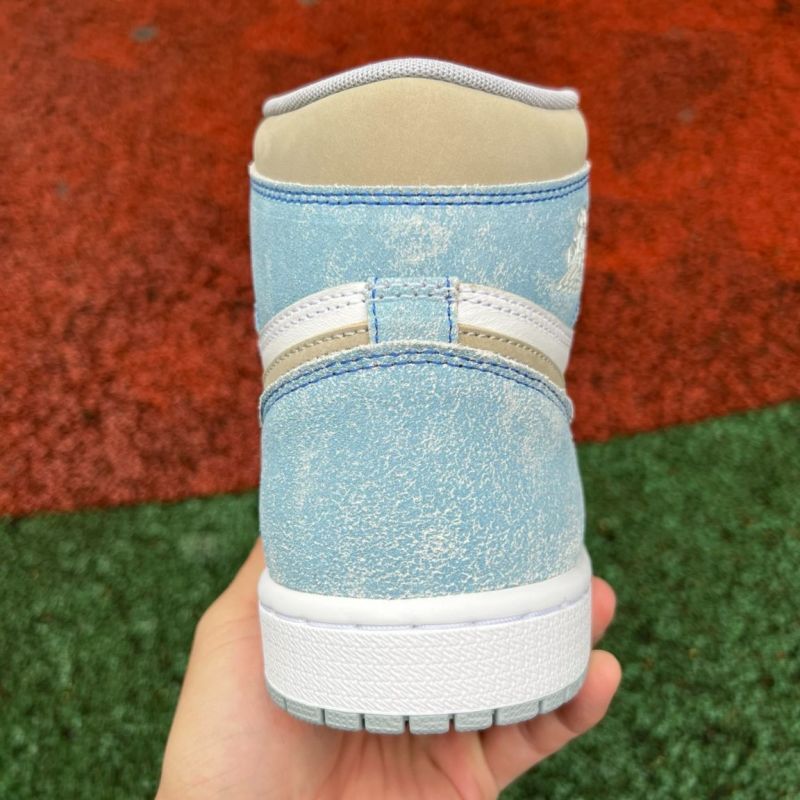 Air Jordan 1 Retro High OG "Hyper Royal" (555088-402) - Image 11