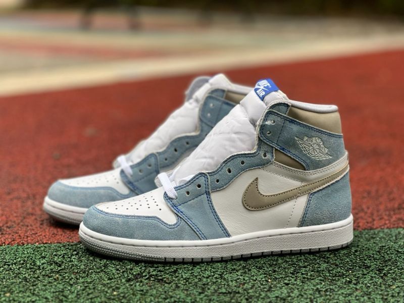 Air Jordan 1 Retro High OG "Hyper Royal" (555088-402) - Image 13