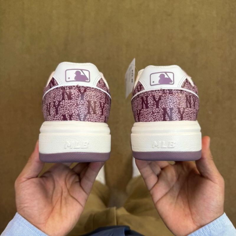 MLB New York Yankees Big Ball Chunky P Monogram Sneakers 3ASHCRK3N-50LLV White Lavender - Image 7