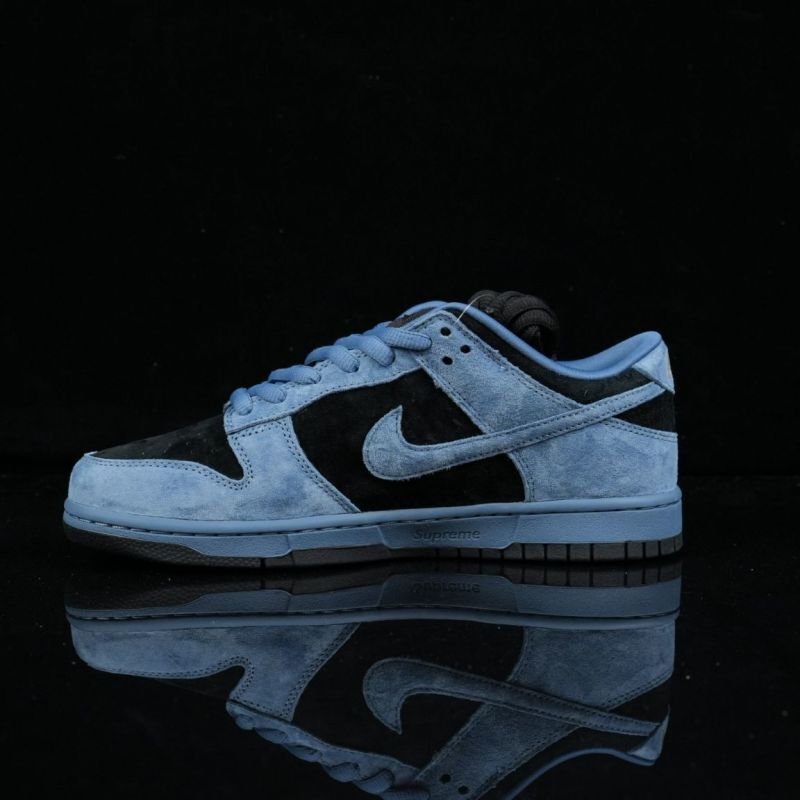 Nike SB Dunk Low Supreme Stars Hyper Royal Black DH3228-100 - Image 4