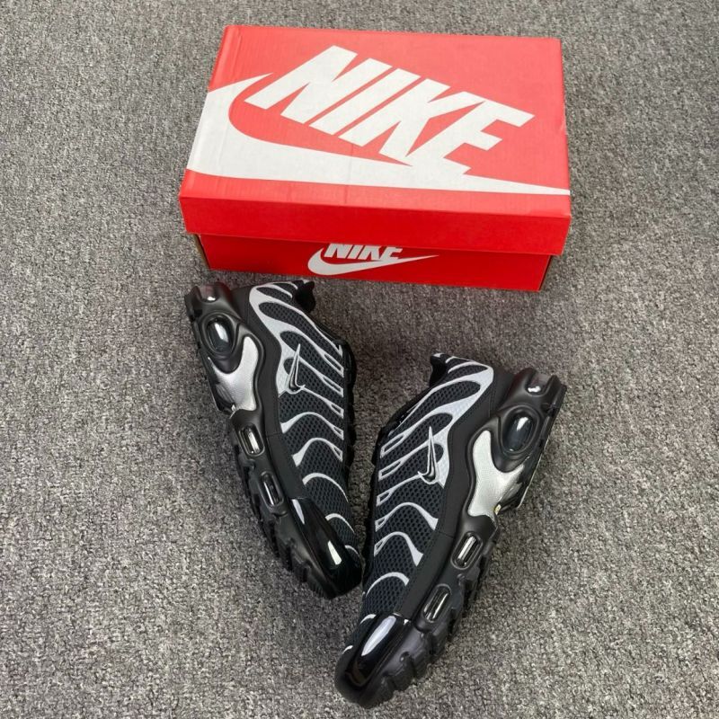 Nike Air Max Plus TN Black Metallic Silver CD0609-001 - Image 4