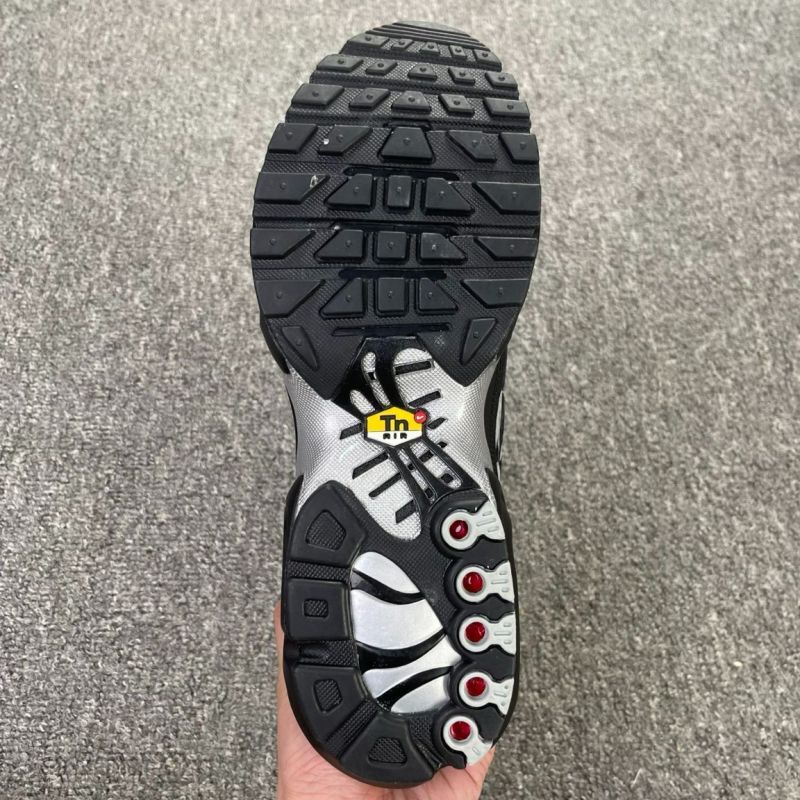 Nike Air Max Plus TN Black Metallic Silver CD0609-001 - Image 5