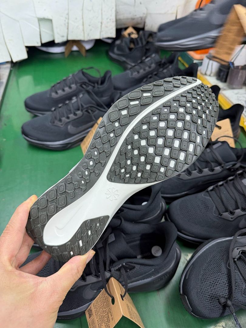 Nike Invincible Run Flyknit 4 ReactX Air Zoom Running Shoes White Black - Image 3