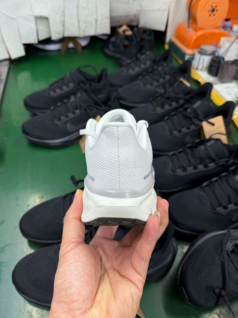 Nike Invincible Run Flyknit 4 ReactX Air Zoom Running Shoes White Black - Image 4