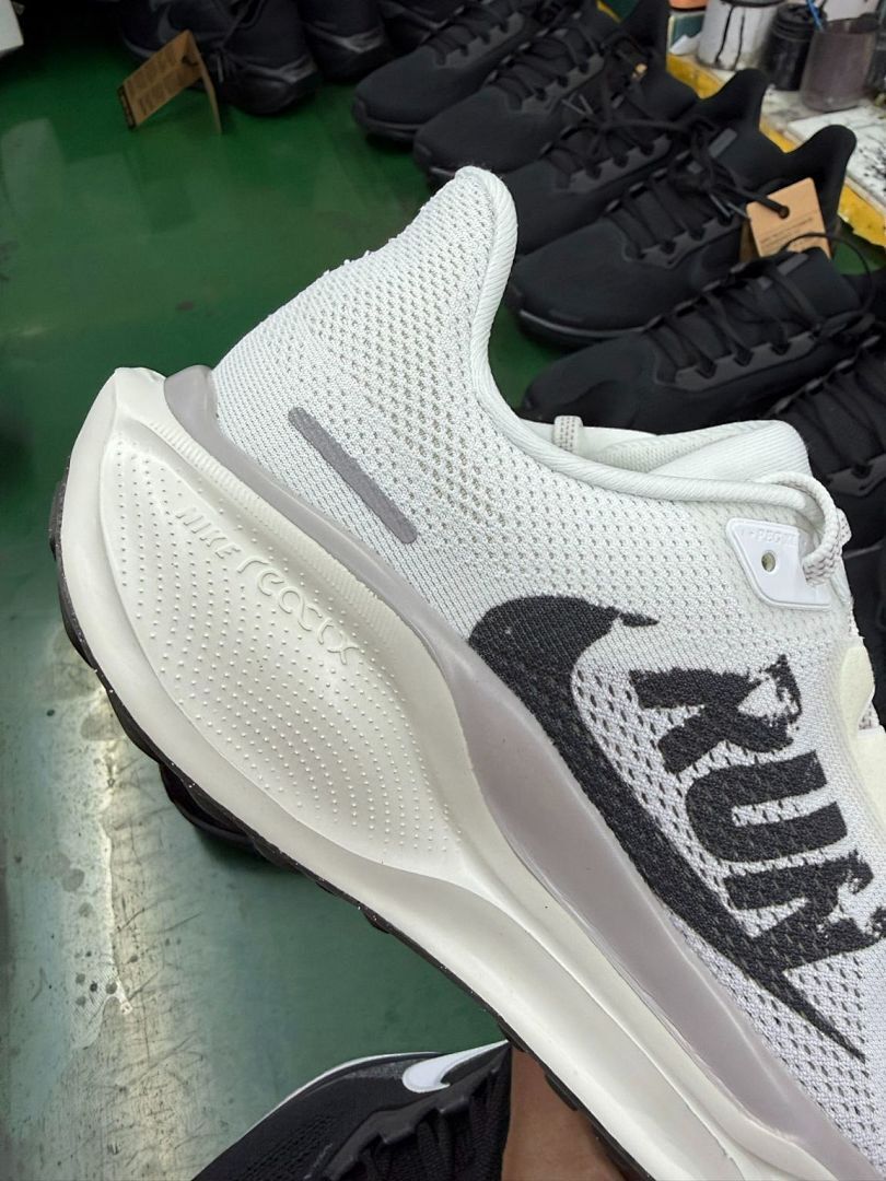 Nike Invincible Run Flyknit 4 ReactX Air Zoom Running Shoes White Black - Image 5