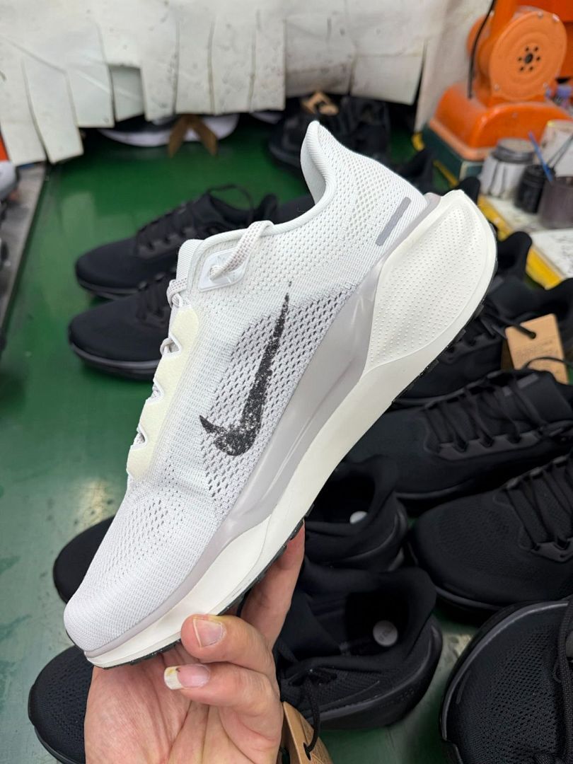 Nike Invincible Run Flyknit 4 ReactX Air Zoom Running Shoes White Black - Image 8