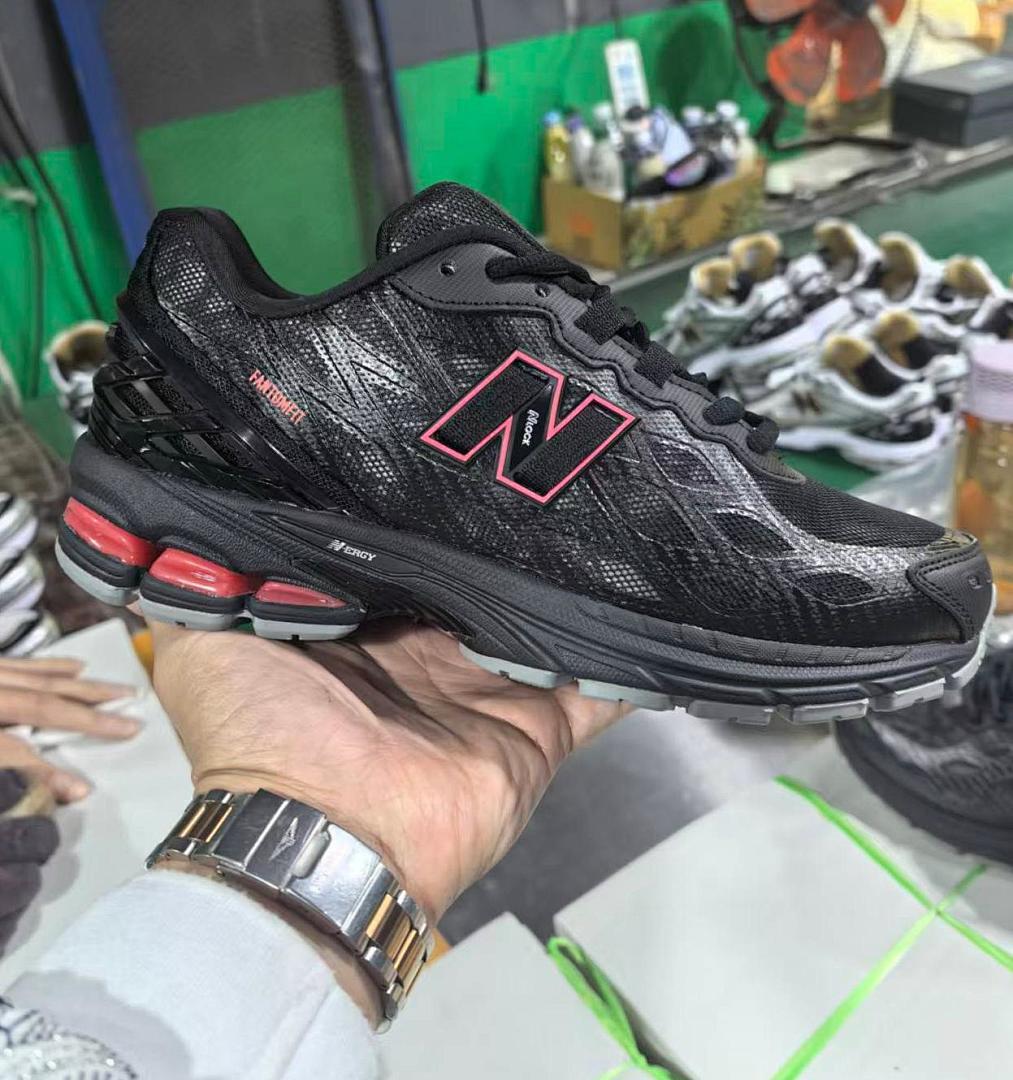 New Balance 1906R Black Magenta Running Shoes Sneakers FantomFit N-ERGY Textured Athletic Lifestyle Sport Footwear Men's Women's New Balance 1906R Black with Magenta Accents (M1906REE)