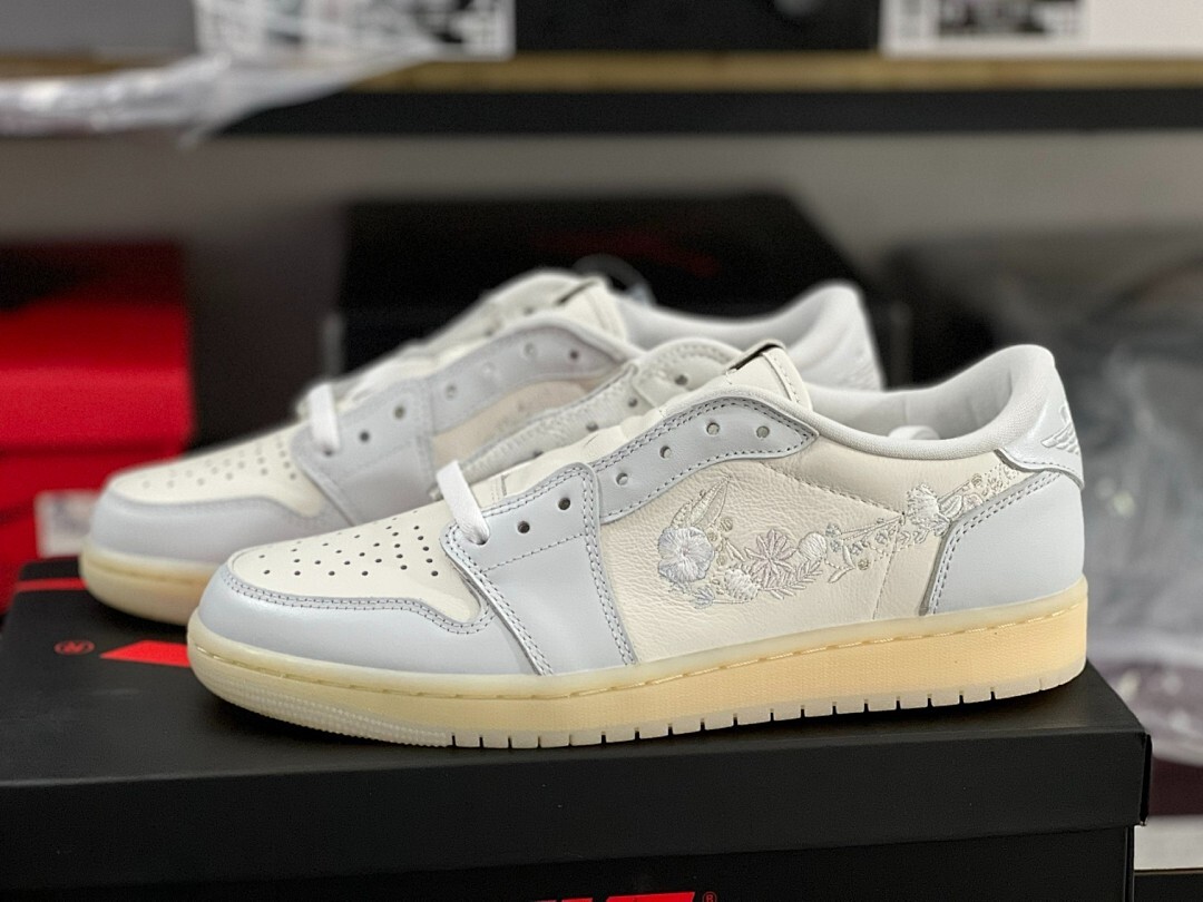 Air Jordan 1 Low SE "Floral Embroidery" White Light Smoke Grey Sail FN8918-100 Women's Sneakers
